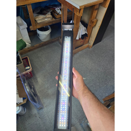 Used - Fluval Plant 4.0 LED with Bluetooth 32watt 23-35"